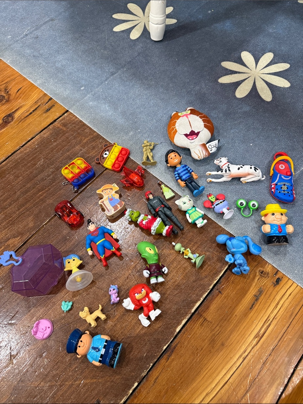 Assorted Kids Toy Figures Playset Trinkets blues clues SpongeBob McDonald toys